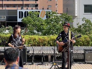 Minoru Phon & Yuko - JR Funbashi Station Street Music Festival, Tokyo - October 18, 2025 | 13th Street Records